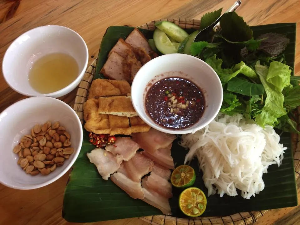 5 món ăn đặc sản nặng mùi say lòng teen Huế