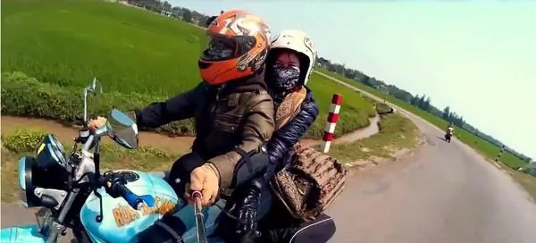 Clip lên rừng xuống biển siêu dễ thương của cặp đôi mê du lịch