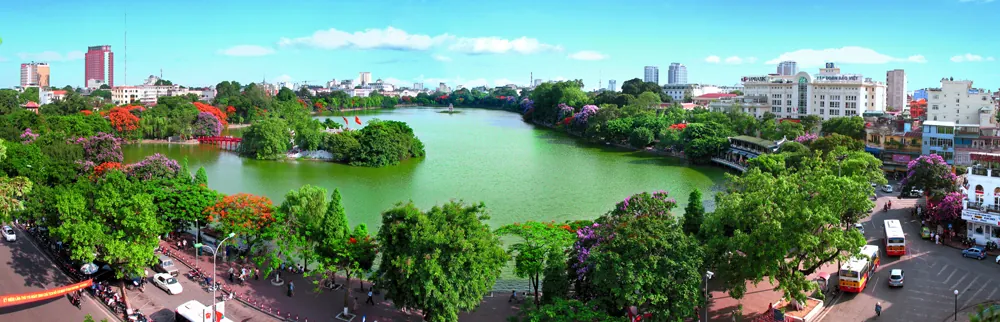 Hồ Gươm trong khoảnh khắc lạ thường