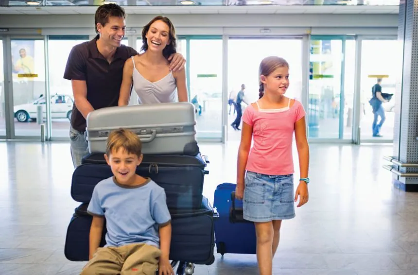 Kinh nghiệm đảm bảo an toàn cho trẻ khi đi máy bay