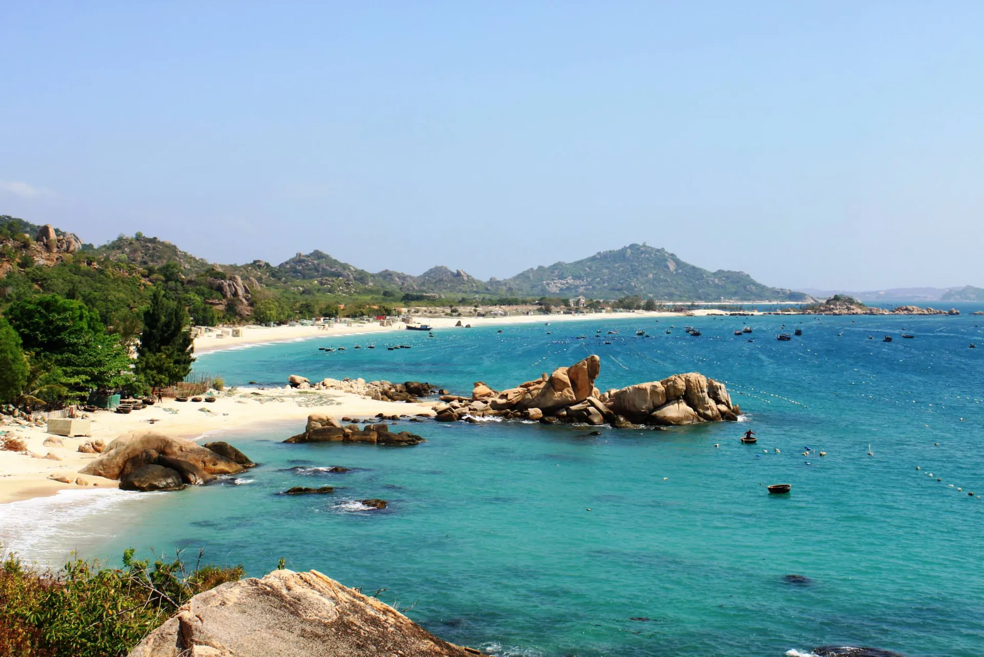 Kinh nghiệm du lịch đảo Bình Hưng – Hòn ngọc thô của Cam Ranh