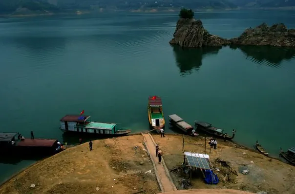 Một ngày thong thả thưởng ngoạn ở Thung Nai