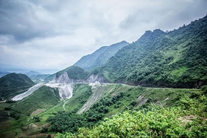 Ruộng Mai Châu soi bóng mây trời mùa đổ ải