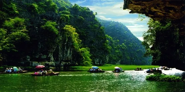 Tam Cốc đẹp ngất ngây trên truyền hình nước ngoài