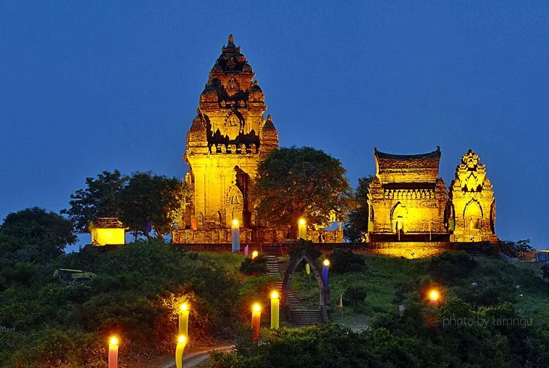 Trải nghiệm hái nho và trượt cát ở Phan Rang – Tháp Chàm