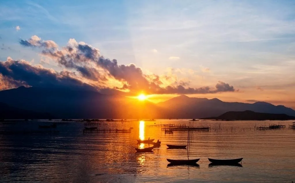 Vẻ đẹp mê hoặc trời nước đầm phá Việt Nam