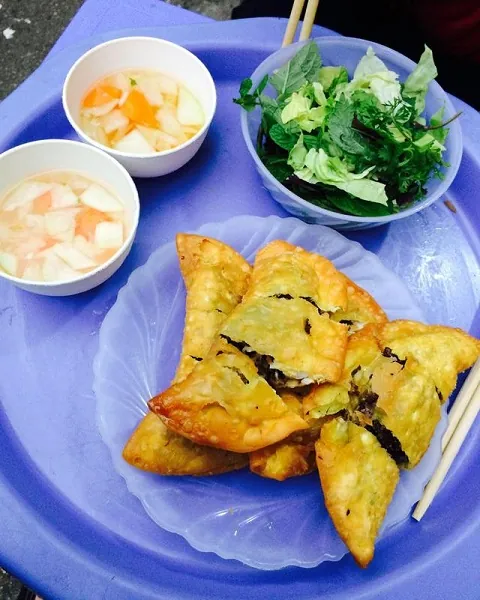 5 khu chợ nổi tiếng với các món ăn vặt ở Hà Nội bánh gối chợ nghĩa tân