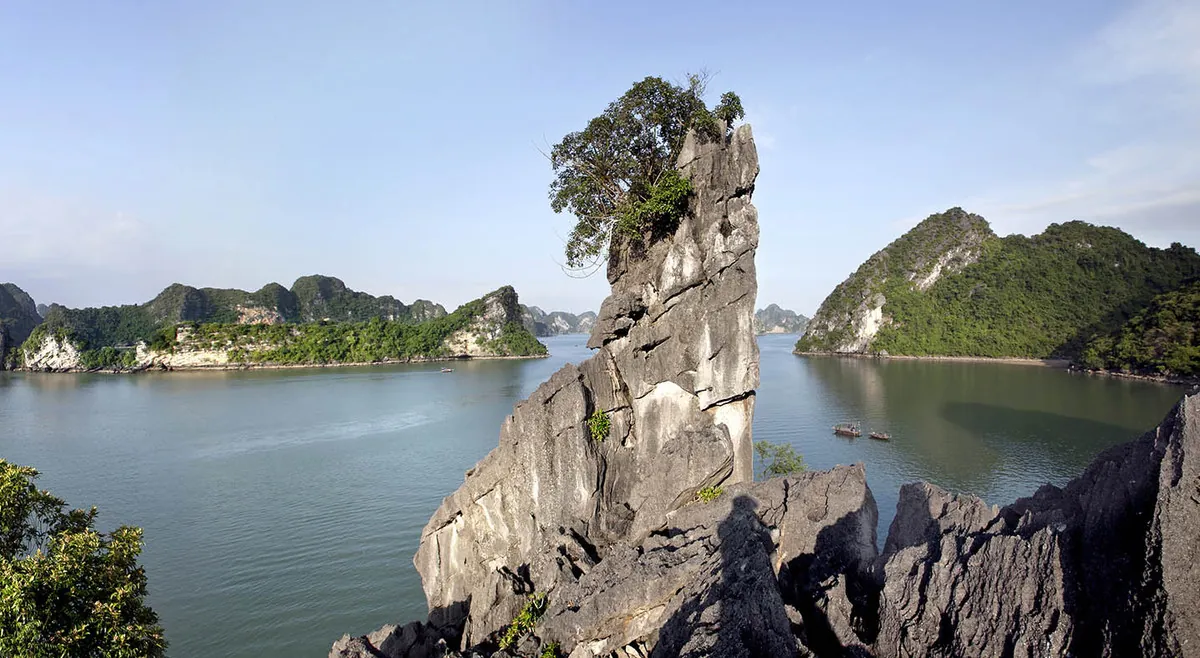 Vịnh Hạ Long nhìn từ trên cao
