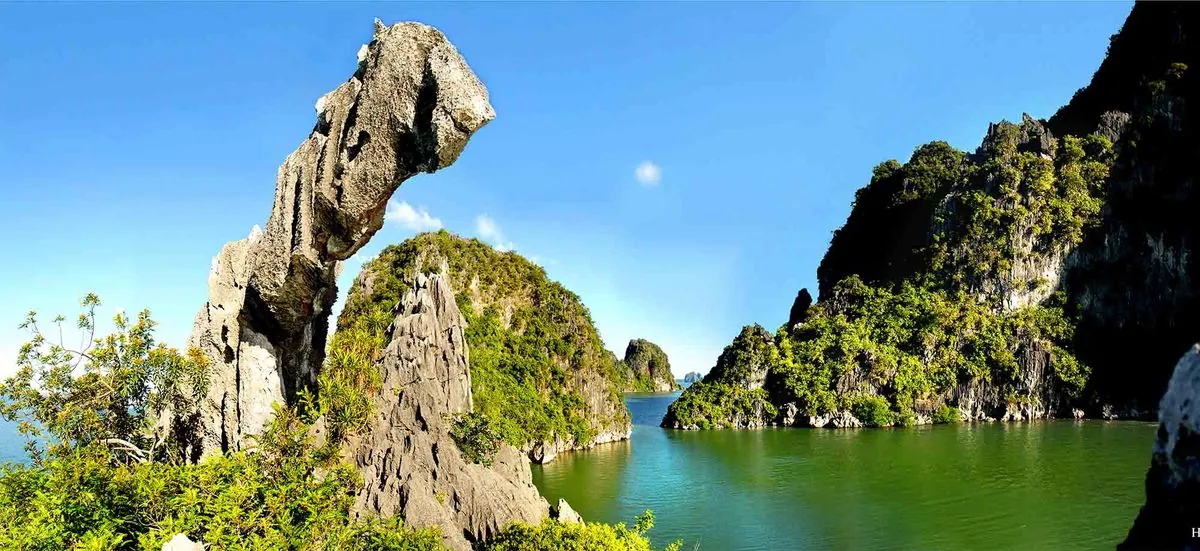 Vịnh Hạ Long nhìn từ trên cao