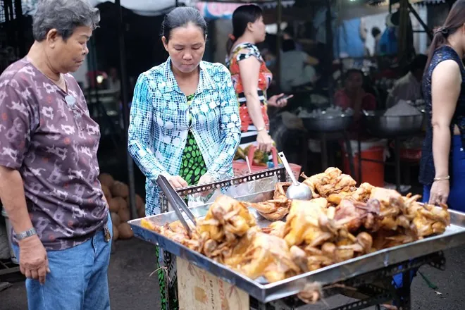 Du lịch An Giang thăm vương quốc mắm ở chợ Châu Đốc ẩm thực chợ châu đốc an giang