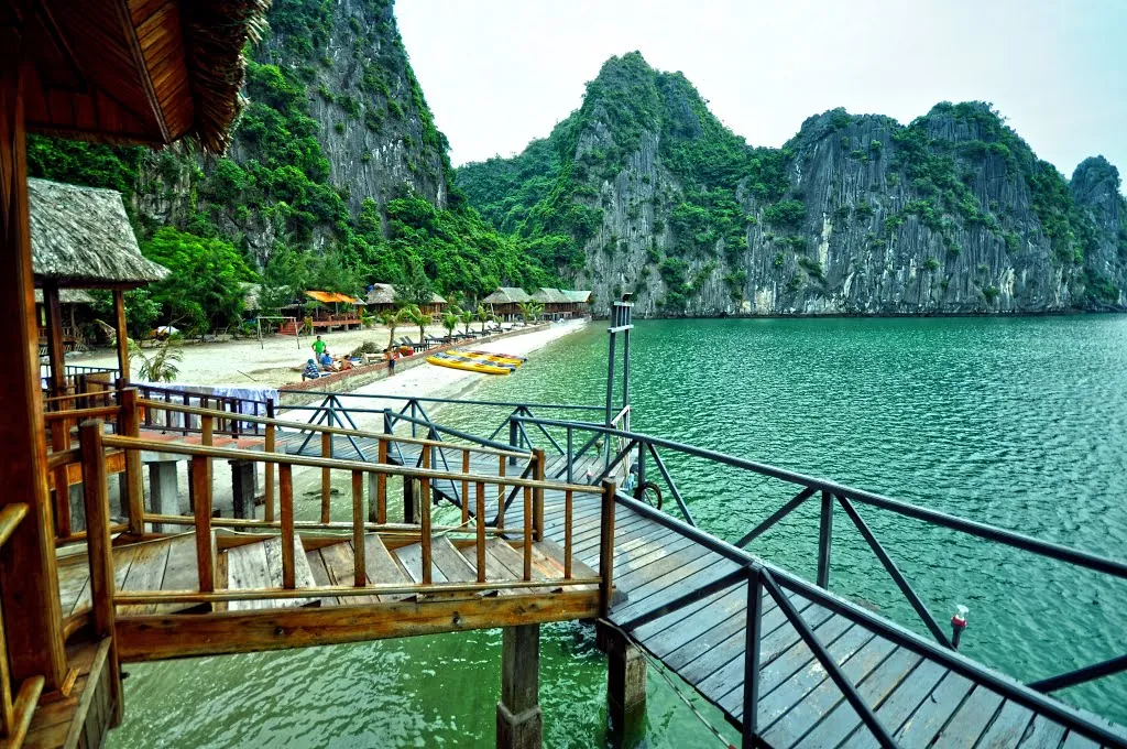 Du lịch Vịnh Lan Hạ "thiên đường bị bỏ quên" ở Việt Nam vẻ đẹp vịnh lan hạ