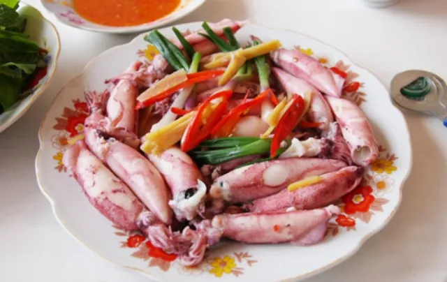 Mực trứng hấp gừng