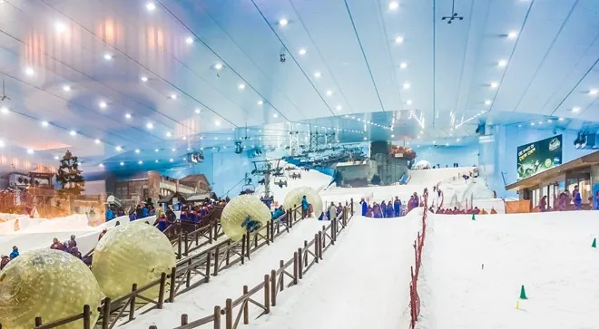 Vui chơi ở khu trượt truyết Ski Dubai