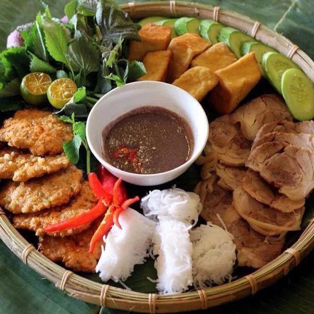 5 món ăn đặc sản nặng mùi say lòng teen Huế 5 món ăn đặc sản nặng mùi say lòng teen Huế