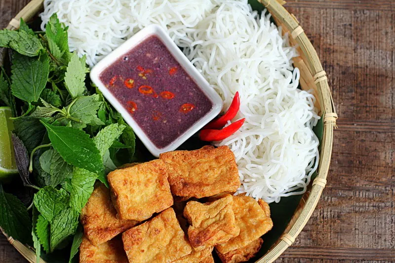 5 món ăn đặc sản nặng mùi say lòng teen Huế 5 món ăn đặc sản nặng mùi say lòng teen Huế
