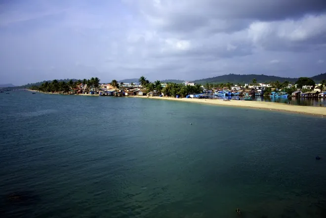 Làng chài Hàm Ninh