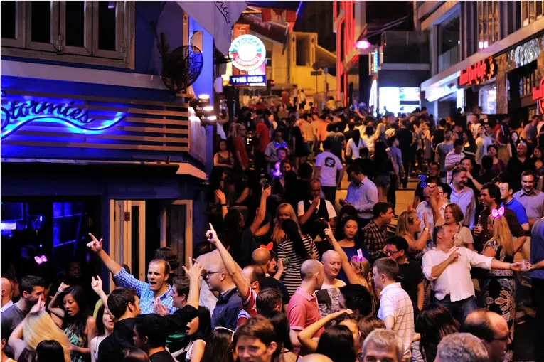 8 trải nghiệm về đêm tuyệt vời nhất khi du lịch Hong Kong Vui chơi ở Lan Kwai Fong
