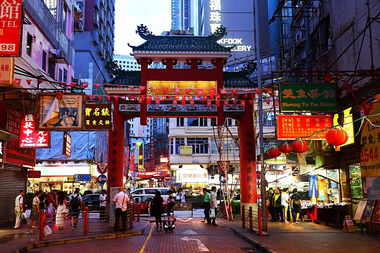 8 trải nghiệm về đêm tuyệt vời nhất khi du lịch Hong Kong Đi chợ đêm phố Temple