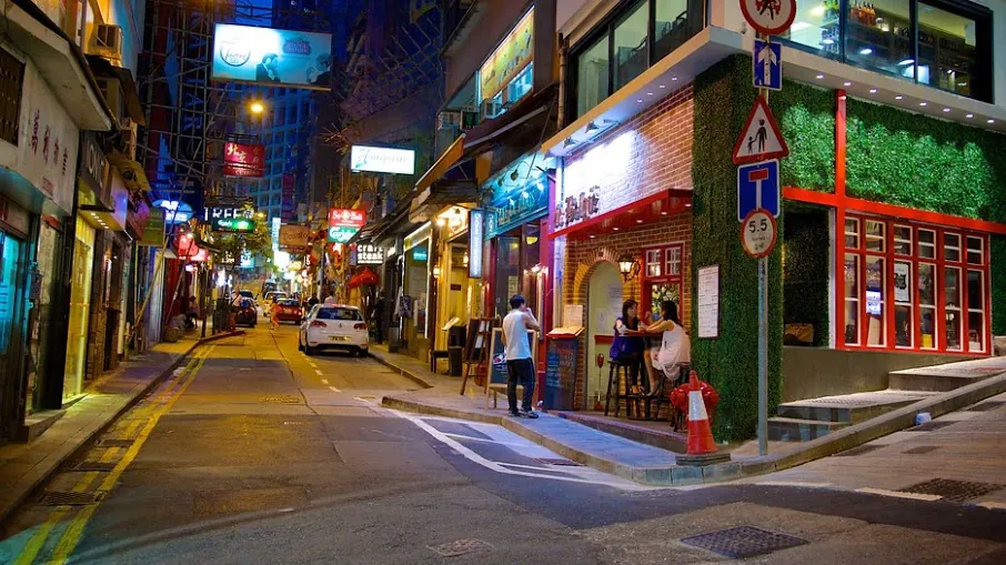8 trải nghiệm về đêm tuyệt vời nhất khi du lịch Hong Kong Thưởng thức đồ uống ở SoHo