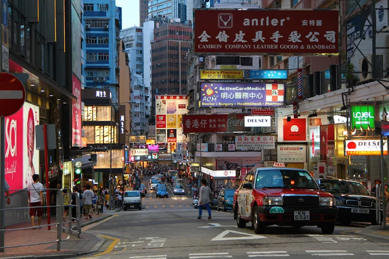 8 trải nghiệm về đêm tuyệt vời nhất khi du lịch Hong Kong Dạo bước ở Tsim Sha Tsui