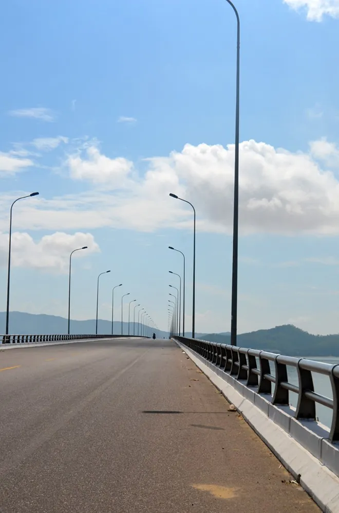 Đến Hòn Khô qua cây cầu vượt biển dài nhất Việt Nam Đến Hòn Khô qua cây cầu vượt biển dài nhất Việt Nam