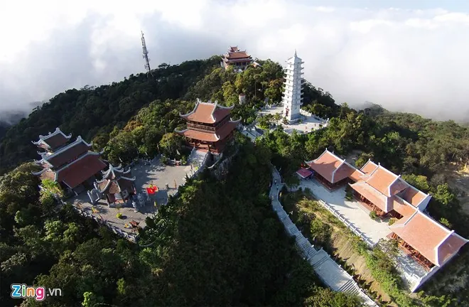Khu nghỉ dưỡng Bà Nà nhìn từ camera bay Khu nghỉ dưỡng Bà Nà nhìn từ camera bay