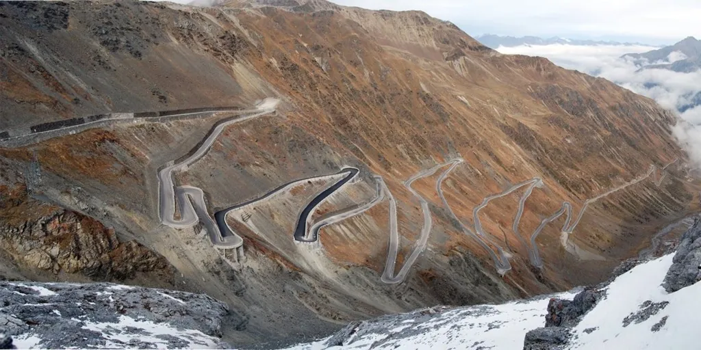 Đèo Stelvio ở Italy