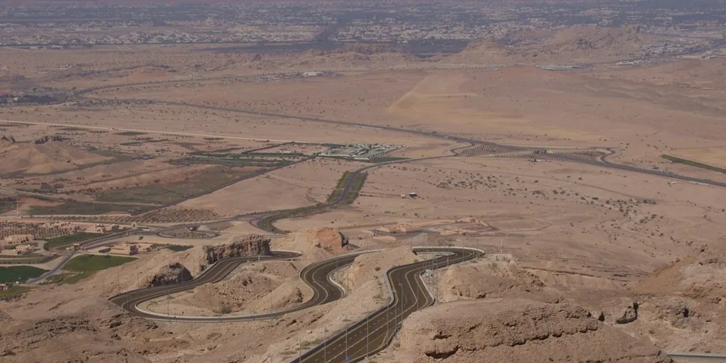 Cung đường Jebel Hafeet ở Abu Dhabi 