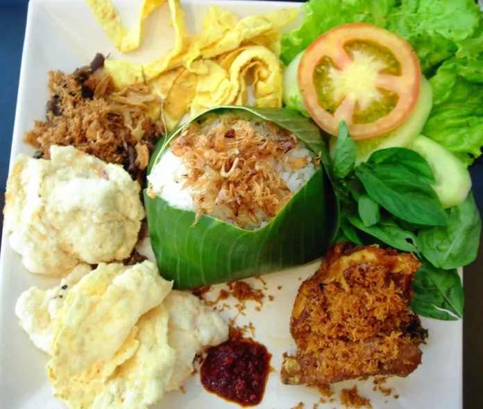 Ăn gì khi du lịch Indonesia Cơm nước cốt dừa Nasi Uduk