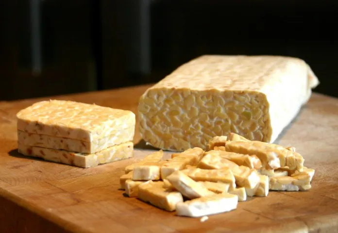 Ăn gì khi du lịch Indonesia Tempeh