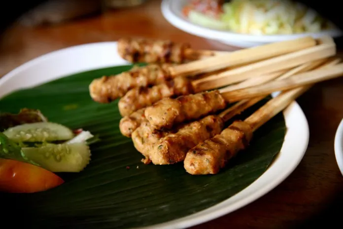 Ăn gì khi du lịch Indonesia Sate Lilit