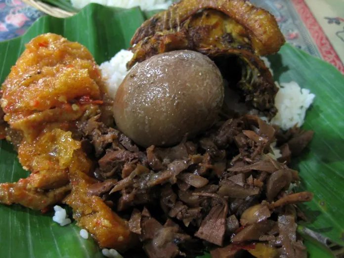 Ăn gì khi du lịch Indonesia Món Nasi gudeg