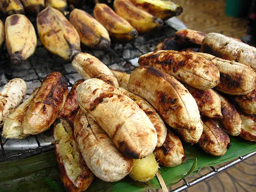 Ăn gì khi du lịch Philippines Chuối nướng ở Philippines