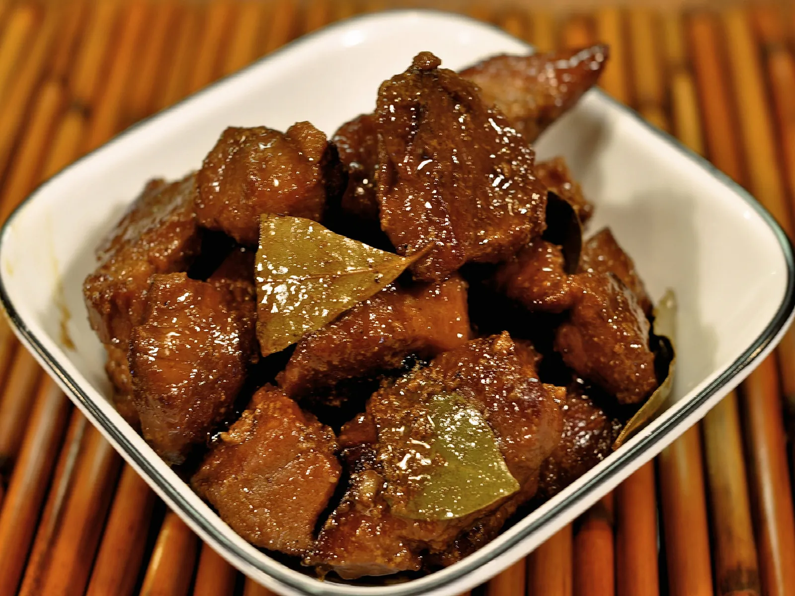 Ăn gì khi du lịch Philippines Adobo