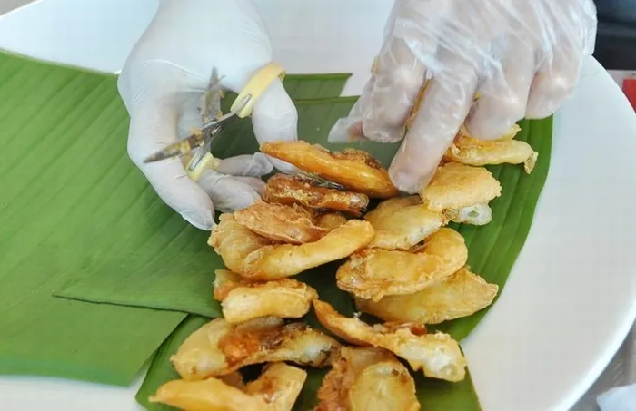 Bánh tôm Hồ Tây - đặc sản của người Hà Nội xưa và nay Bánh tôm Hồ Tây đặc sản của người Hà Nội xưa và nay