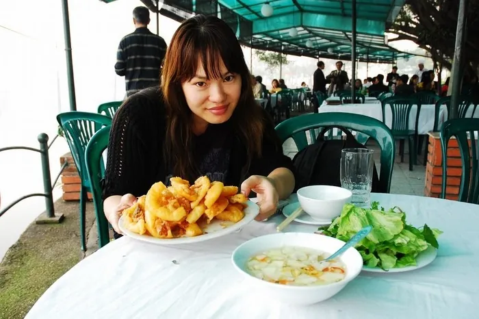 Bánh tôm Hồ Tây - đặc sản của người Hà Nội xưa và nay Bánh tôm Hồ Tây đặc sản của người Hà Nội xưa và nay