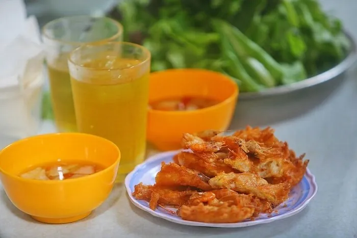 Bánh tôm Hồ Tây - đặc sản của người Hà Nội xưa và nay Bánh tôm Hồ Tây đặc sản của người Hà Nội xưa và nay