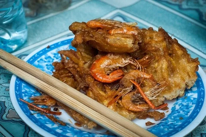 Bánh tôm Hồ Tây - đặc sản của người Hà Nội xưa và nay Bánh tôm Hồ Tây đặc sản của người Hà Nội xưa và nay