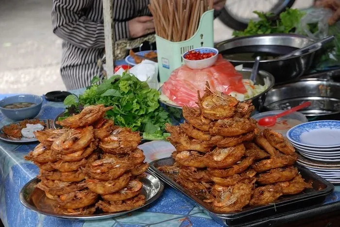 Bánh tôm Hồ Tây - đặc sản của người Hà Nội xưa và nay Bánh tôm Hồ Tây đặc sản của người Hà Nội xưa và nay