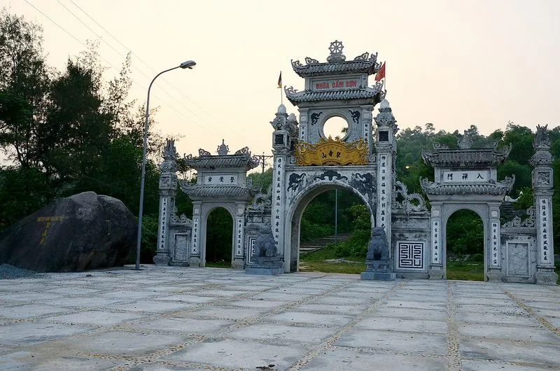 Biển Thiên Cầm - tiếng đàn trời lạc giữa chốn nhân gian