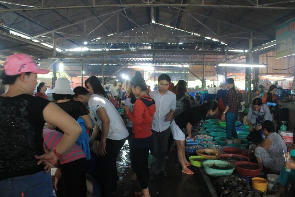 Chợ hải sản ăn liền nổi tiếng ở Cần Giờ Chợ hải sản ăn liền nổi tiếng ở Cần Giờ