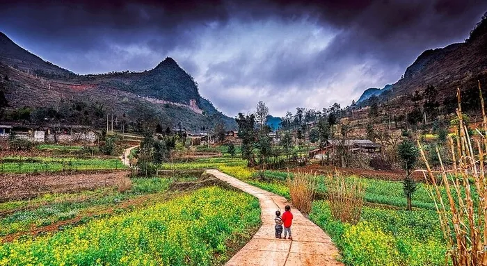 Con đường Hạnh Phúc Hà Giang 50 năm sau Con đường Hạnh Phúc Hà Giang 50 năm sau