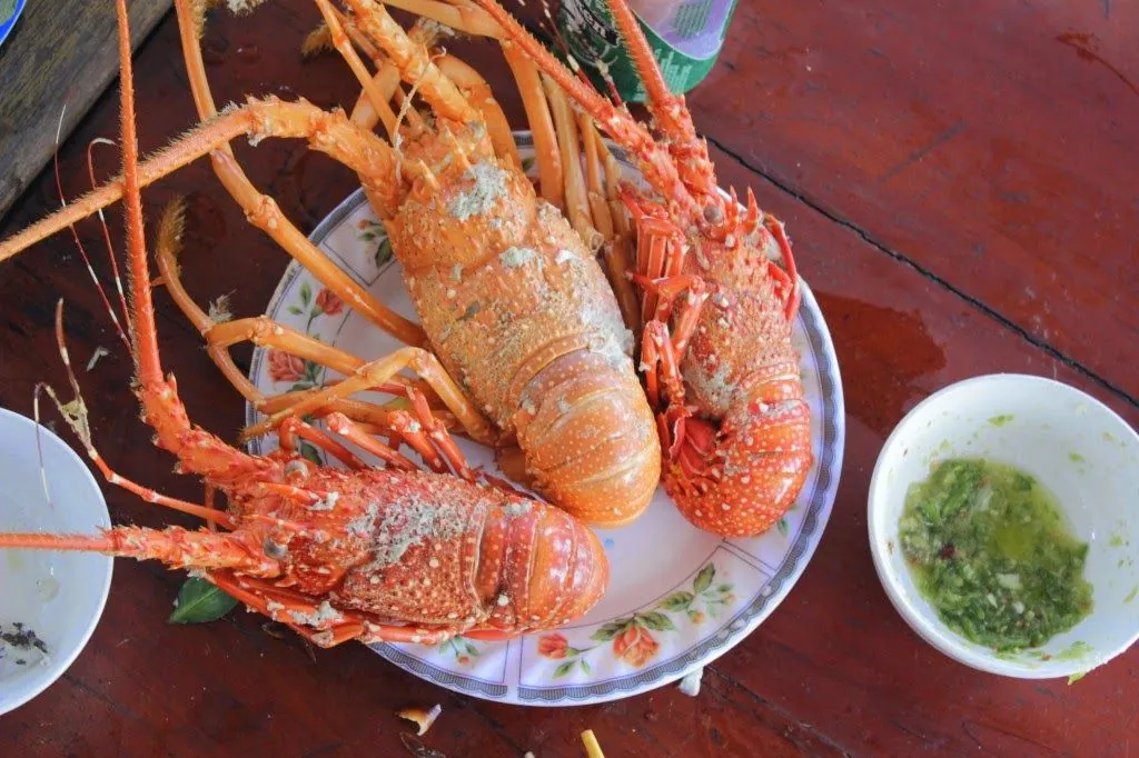 Mãn nhãn với biển xanh ngọc bích đảo Bình Hưng Mãn nhãn với biển xanh ngọc bích đảo Bình Hưng