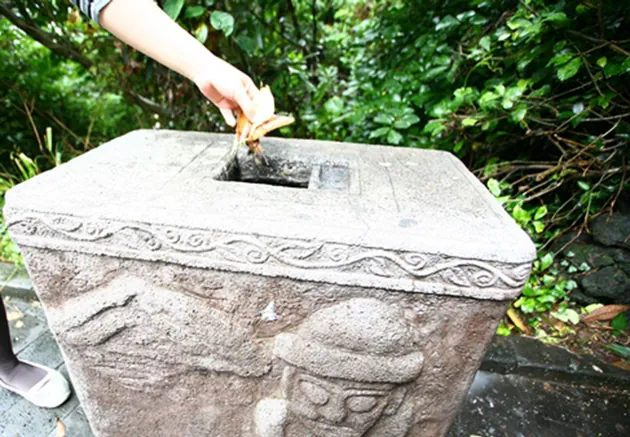 Đến đảo Jeju ngắm đá đen
