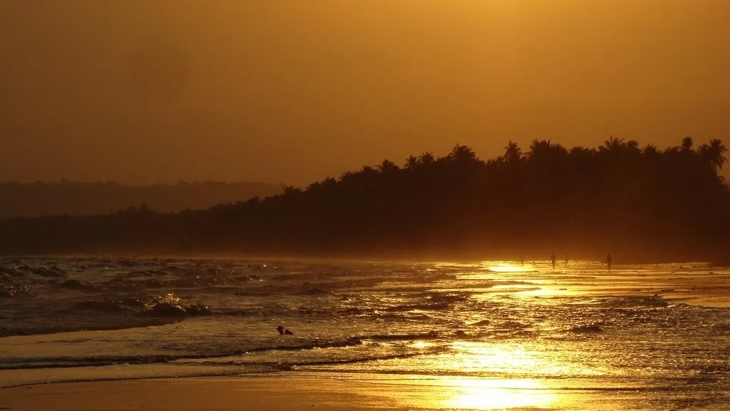 Đẹp quyến rũ đến vô cùng bãi biển Hòn Rơm Phan Thiết