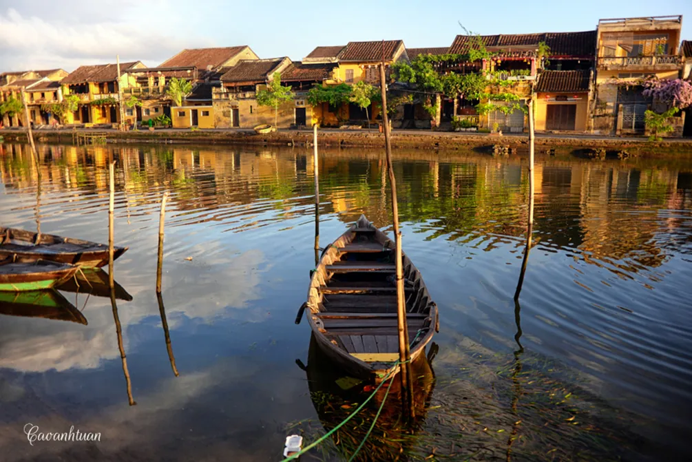 Dòng sông Hoài bình yên giữa phố cổ Hội An