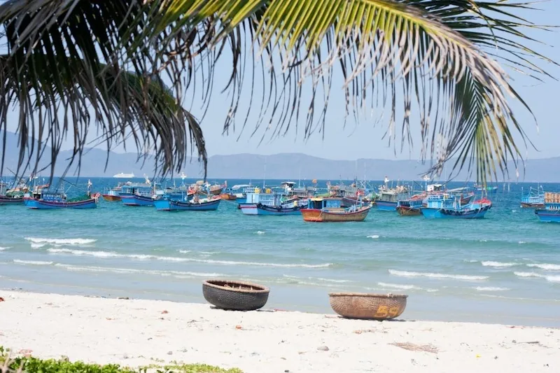 Du lịch Ninh Thủy khám phá làng chài nép mình bên biển xanh