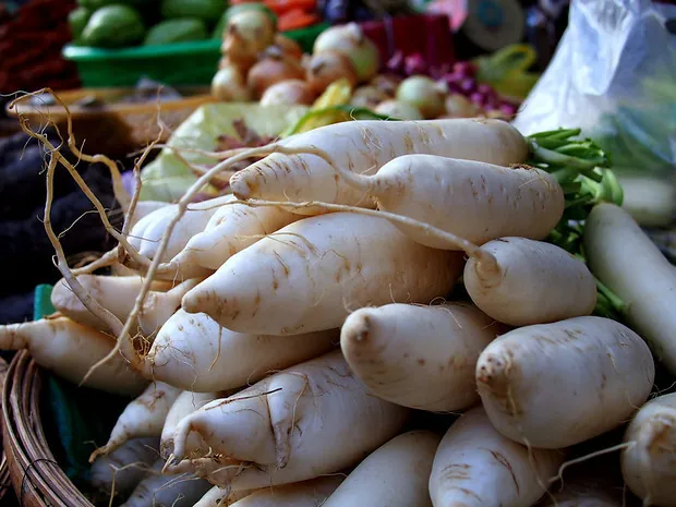 Buôn bán bên bờ sông Cửu Long