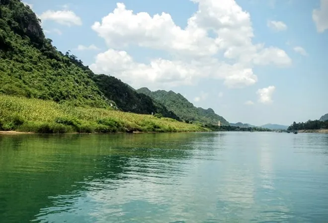 Du lịch Quảng Bình khám phá động Thiên Đường - Hoàng cung trong lòng đất Du lịch Quảng Bình khám phá hoàng cung trong lòng đất