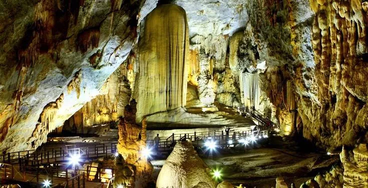 Du lịch Quảng Bình khám phá động Thiên Đường - Hoàng cung trong lòng đất Du lịch Quảng Bình khám phá hoàng cung trong lòng đất